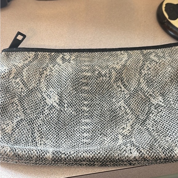 Simply Vera Vera Wang Silver Metallic Clutch with Black Trim - Picture 2 of 3
